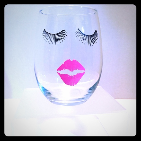 NWT Stemless Wine Glass Eye Lashes and Lips - Picture 1 of 1